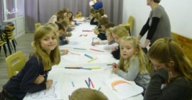 des enfants du village ont participé à une animation à la bibliothèque avant de fêter Halloween